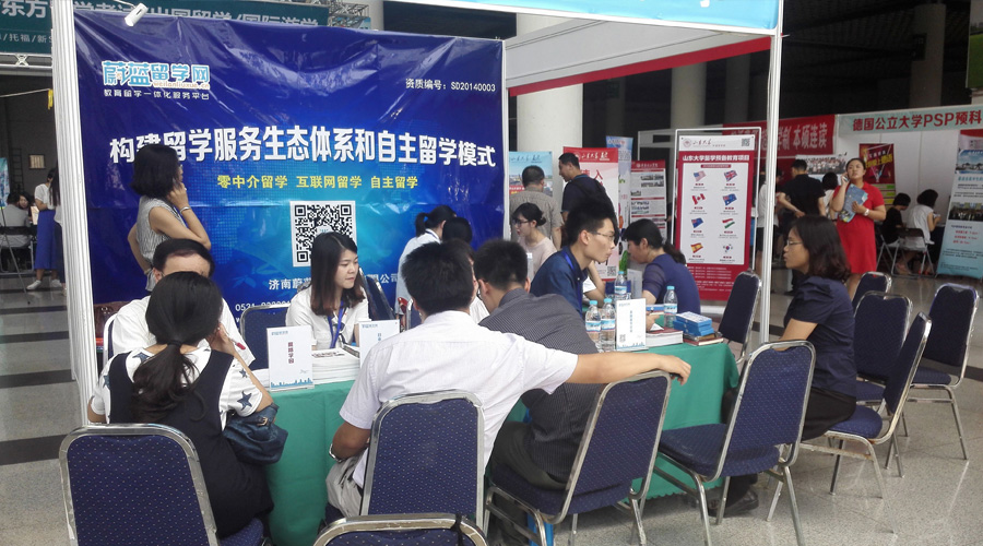 “0中介費留學”火爆教育展 傳統中介再遭冷遇